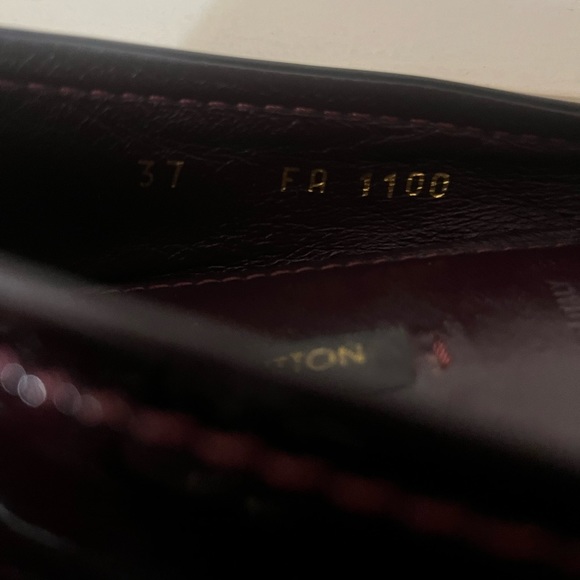 Louis Vuitton Burgundy Patent Leather Ballet Shoes. Round Toes. LV Monogram. - Picture 11 of 11
